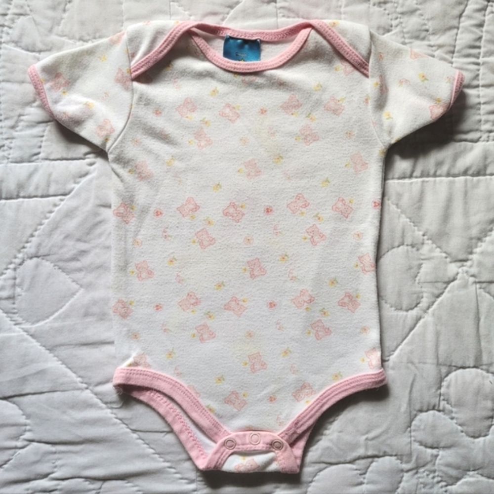 10/$20 ❄️ Small Wonders Onesie